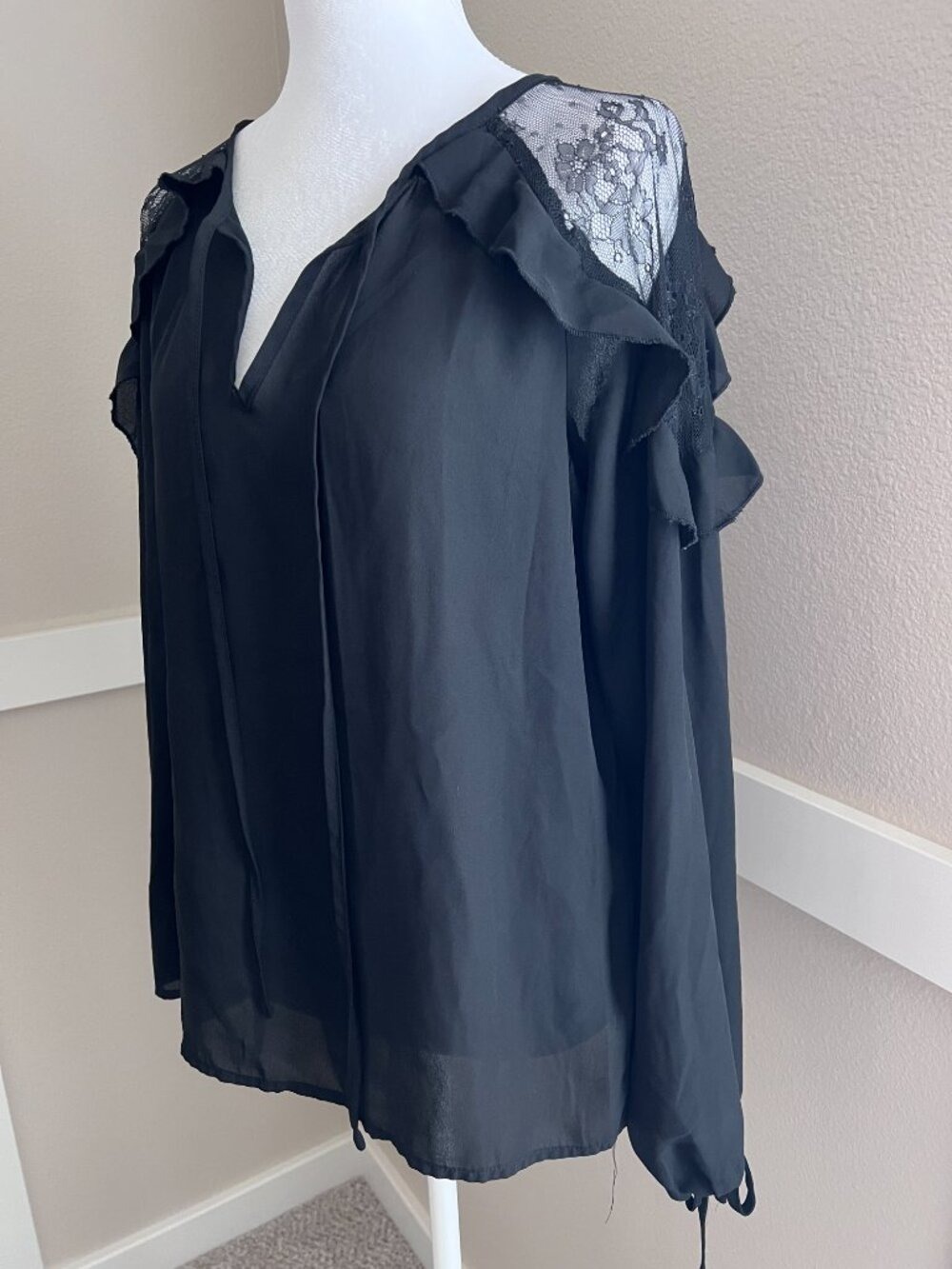 Blooming Jelly Black Chiffon Lace Accent Ruffle Blouse - Size Medium - Picture 4 of 10